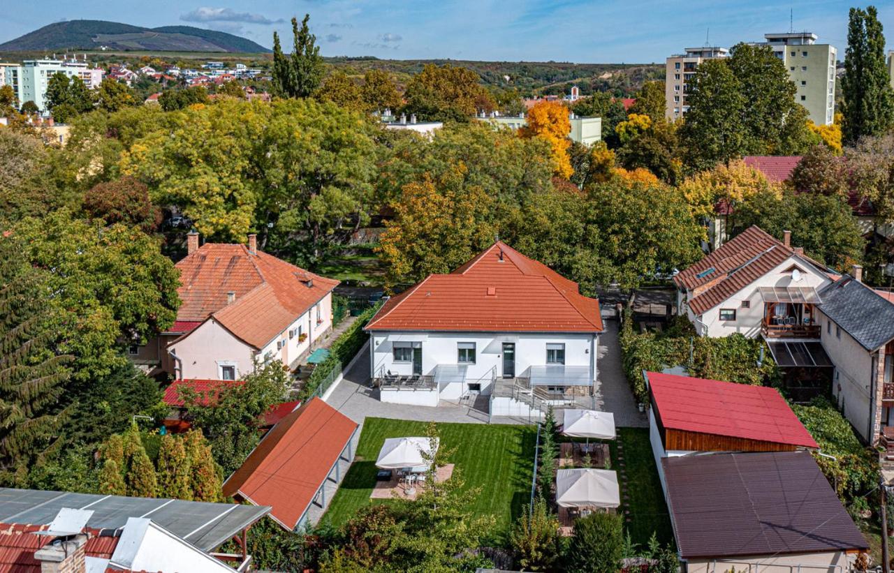 Villa Garden Егер Екстериор снимка